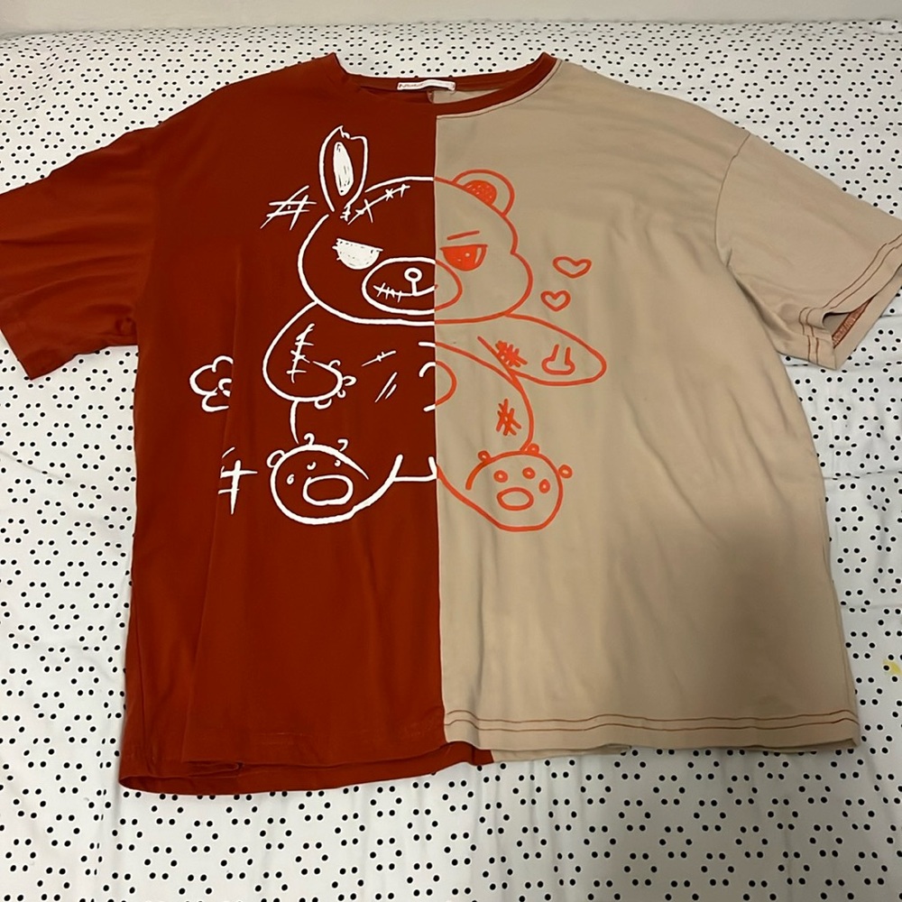 Half tan half maroon brownish bear graphic tee.